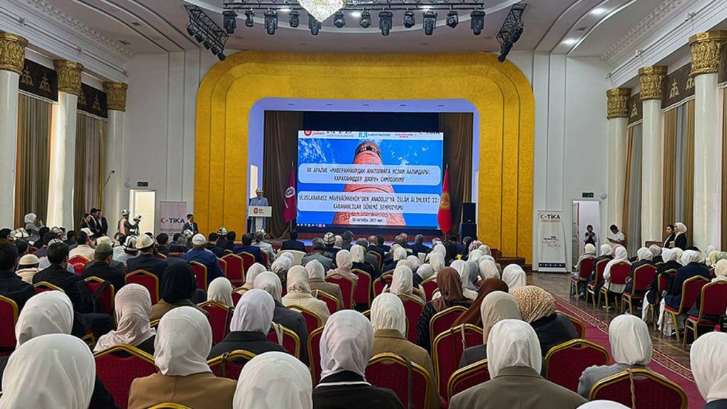 Kırgızistan'da '2. Uluslararası Maveraünnehir'den Anadolu'ya İslam Alimleri' sempozyumu düzenlendi