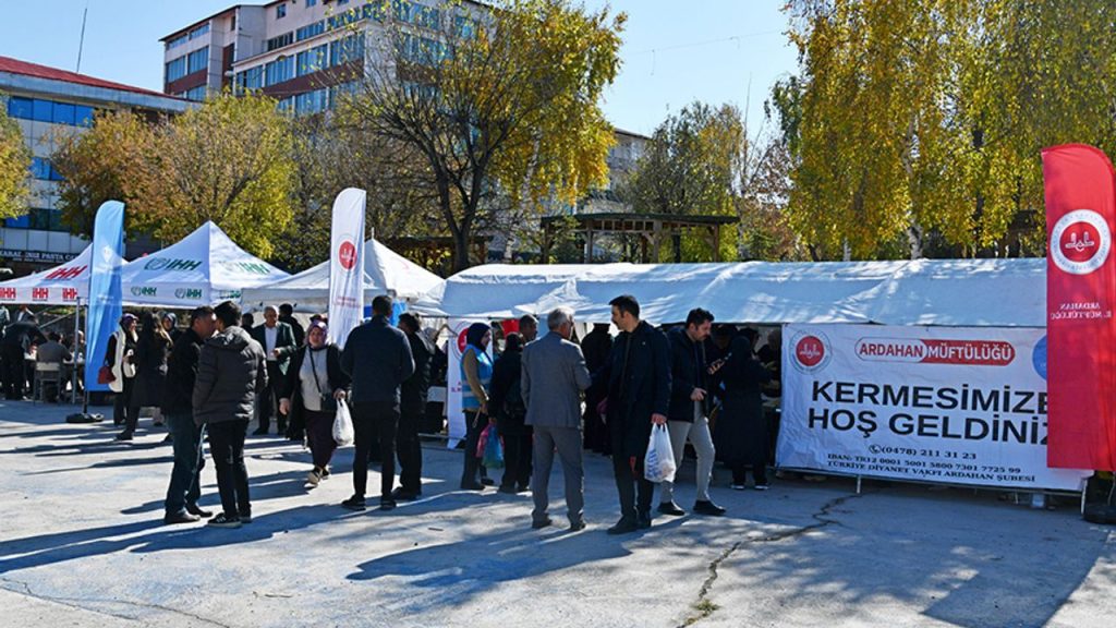 Ardahan'da Gazze yararına kermes açıldı