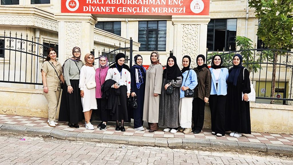 Bağlar'da gençler çocuk gönüllerle buluştu