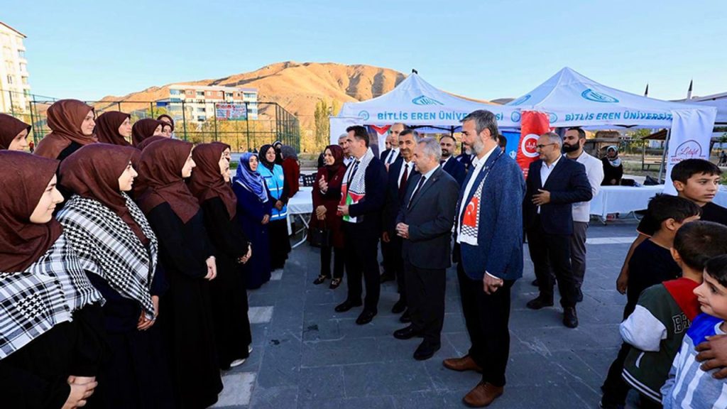 Bitlis'te Gazze için hayır çarşısı düzenlendi