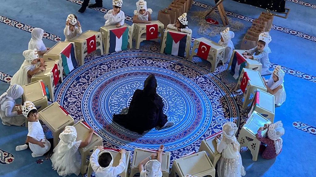 Bodrum'da minikler 'besmele' çekti