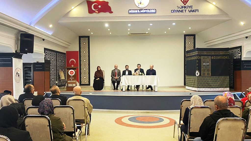 Düzce'de umre semineri düzenlendi