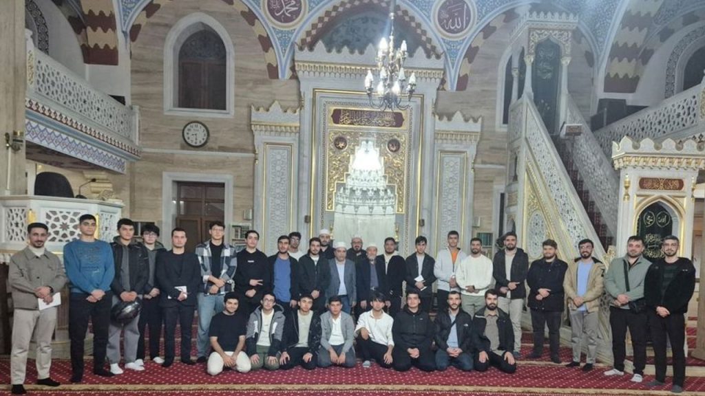 Esenler'de camide gençlik buluşması düzenlendi