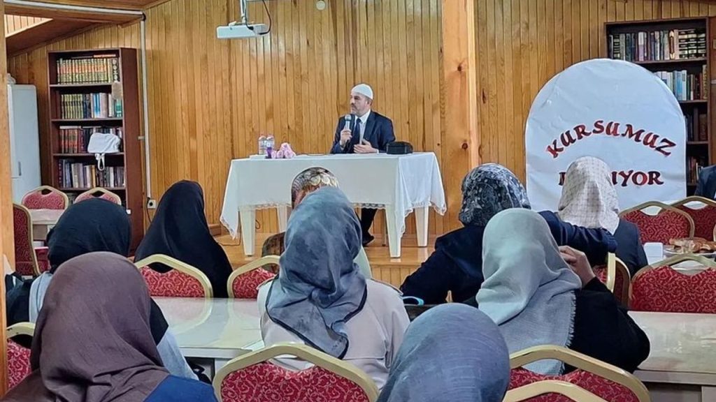 Esenler'de bağımlılıkla mücadele semineri