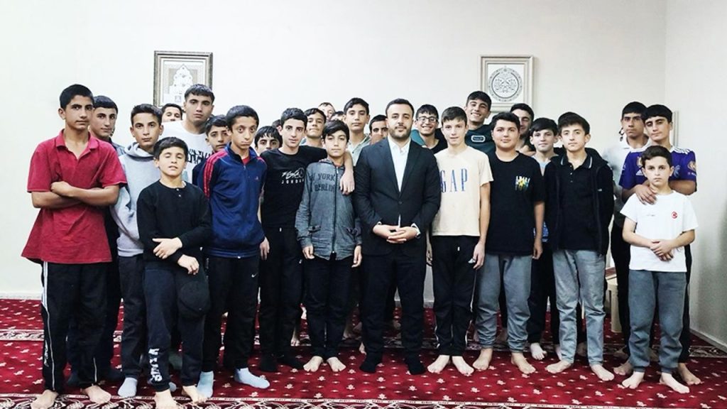 Gürpınar'da "Gençlik Fıkıh Meclisi" dersleri başladı