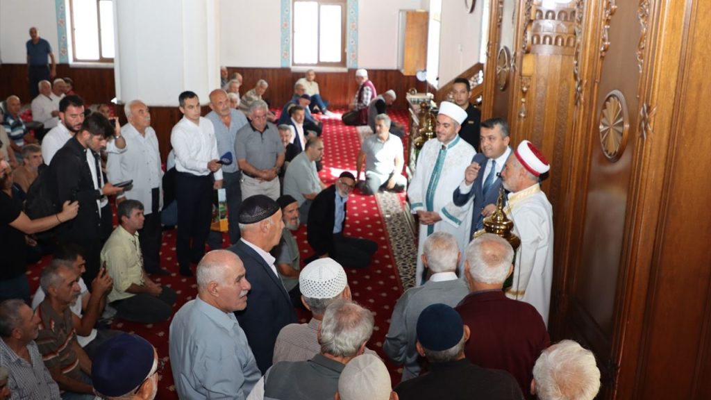 Hatay'da 49 yıllık meslek hayatının ardından emekli olan imama veda