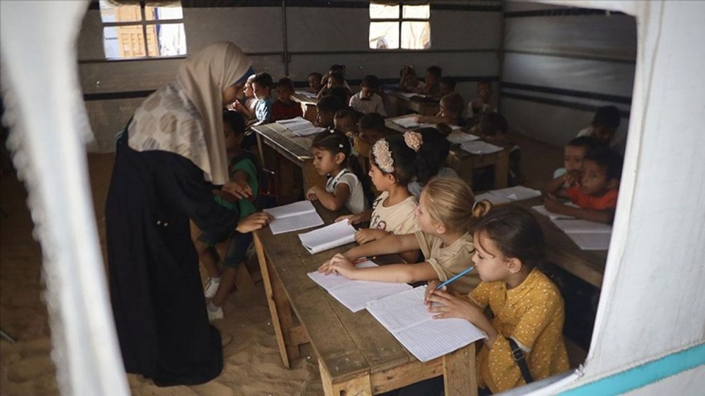 İşgalciler Ekim 2023'ten beri Gazze ve Batı Şeria'da 20 bini aşkın öğrenci ile 1037 öğretmeni şehit etti