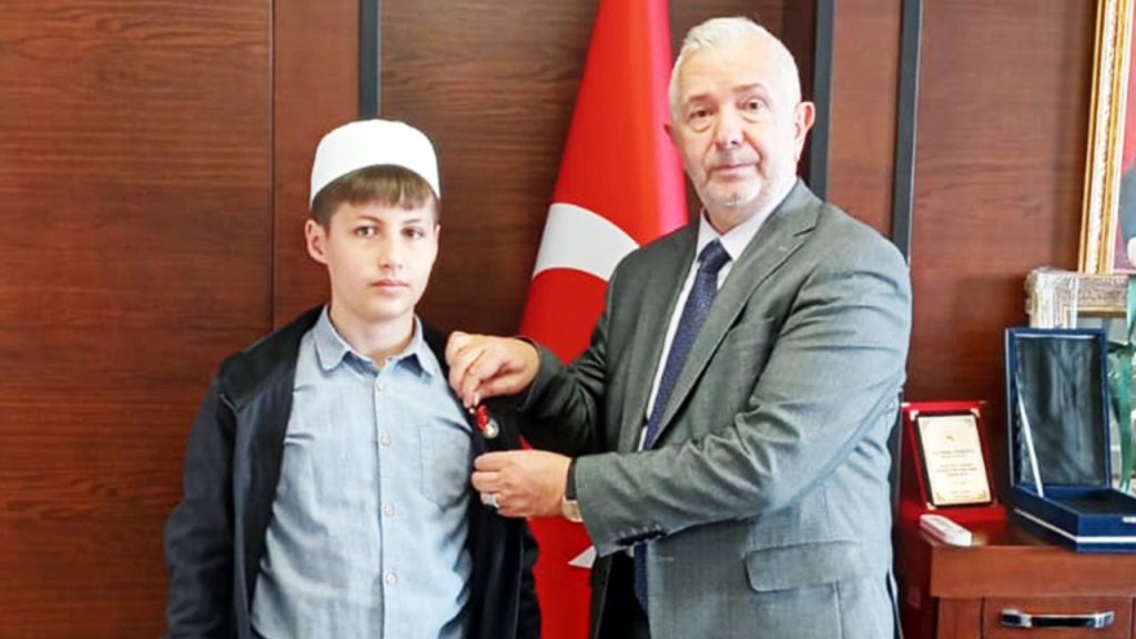 Türkiye ikincisi hafız ödüllendirildi