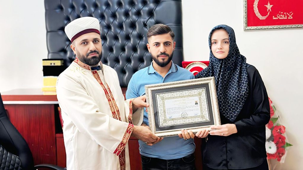 İrlanda vatandaşı Derik'te Müslüman oldu