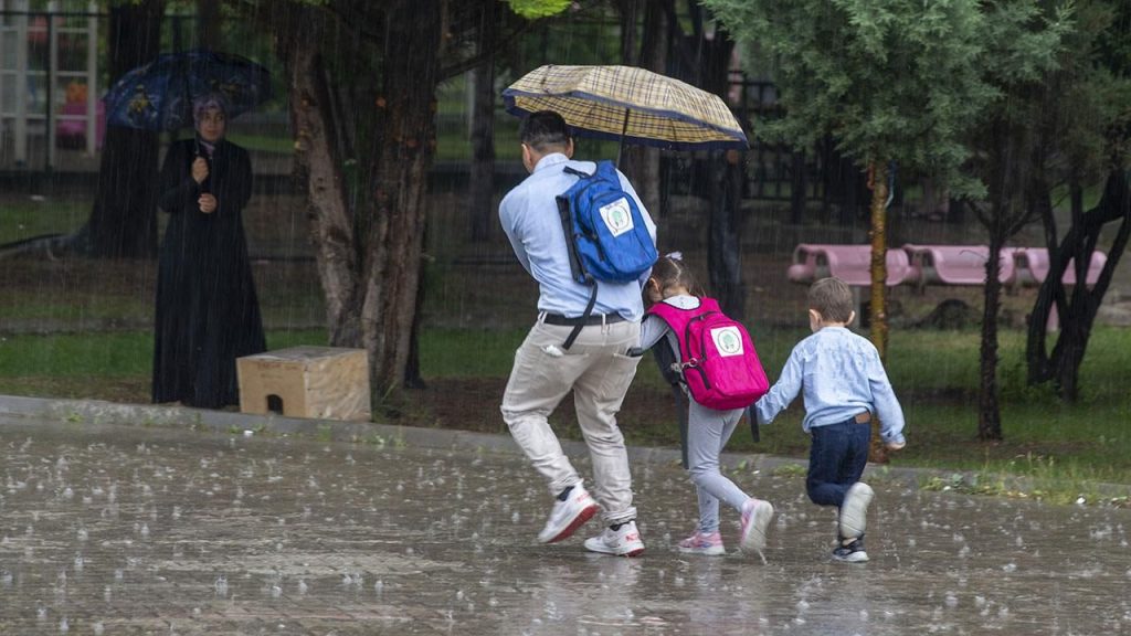 İstanbul'da ikili eğitim yapan okullar tatil edildi