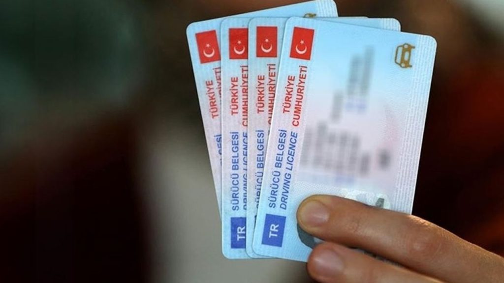 İçişleri Bakanı Yerlikaya'dan eski sürücü belgesini yenileme tarihine ilişkin hatırlatma