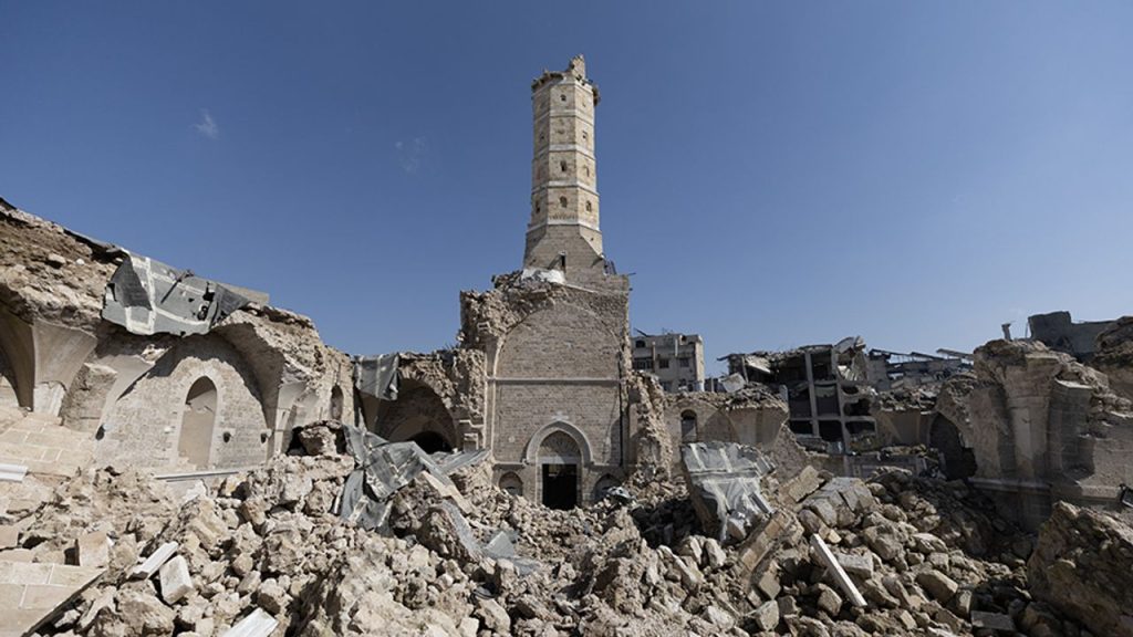 İşgalci saldırıları, Gazze'de yaklaşık 1400 yıllık Büyük Ömeri Camiini 'yıkıntıya' çevirdi