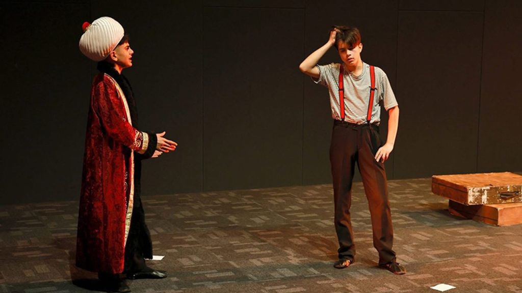 Adana'da "Hayata Köprü Sanat" projesi sahneye çıktı