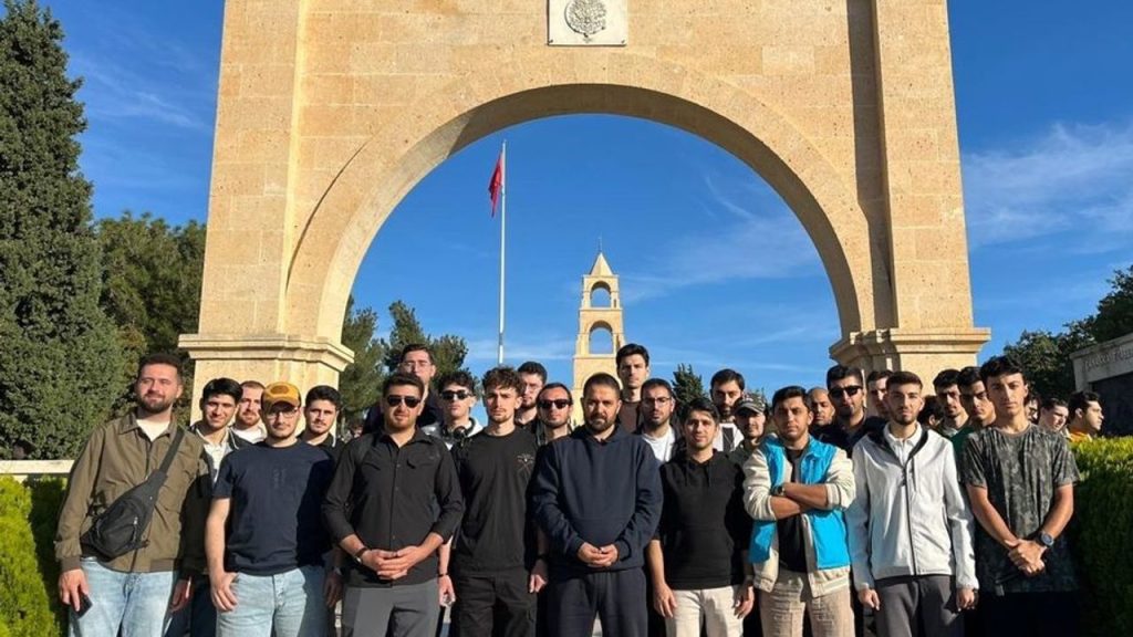 Bağcılarlı gençler Çanakkale’de tarihi yerinde yaşadı