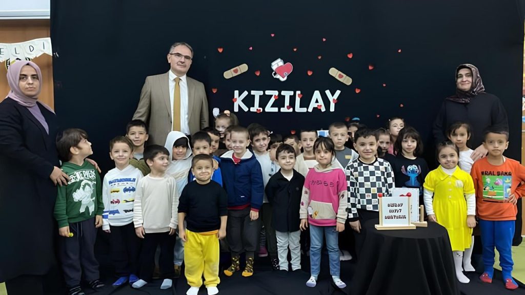 Bağcılar'da minikler Kızılay Haftasını kutladı
