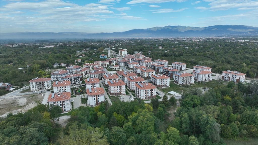 Bakan Kurum, TOKİ ile Düzce'de ev sahibi olan vatandaşların görüntülerini paylaştı: