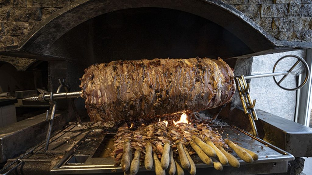 Erzurum'un tescilli cağ kebabı "Dünyanın En İyi 100 Yemeği" listesinde dokuzuncu oldu
