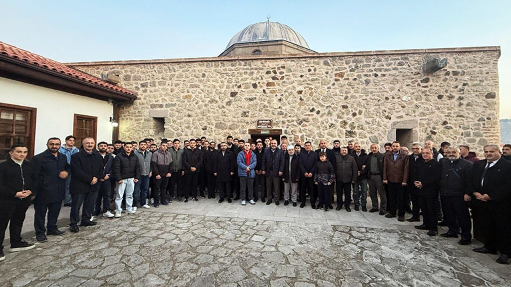 Üniversiteli gençler  Taşmescid'de buluştu