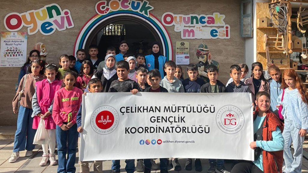 Çelikhan'da gençler fuarda buluştu