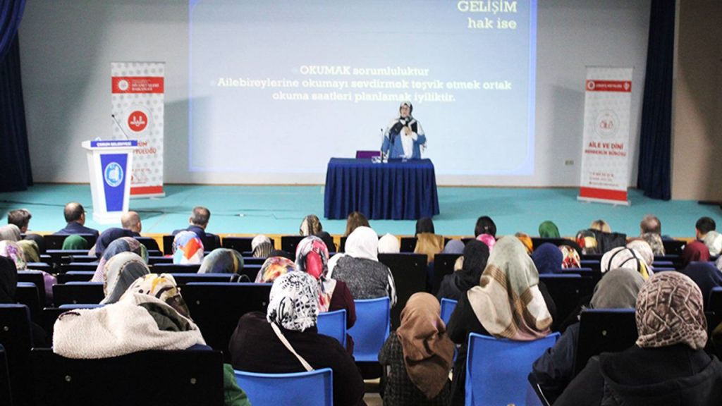 Çorum’da "Ailede Merhamet" konferansı düzenlendi