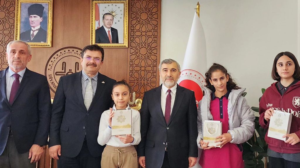 Eskişehir'de "Ben, Ailem ve Peygamberim" kompozisyon yarışmasının ödülleri verildi
