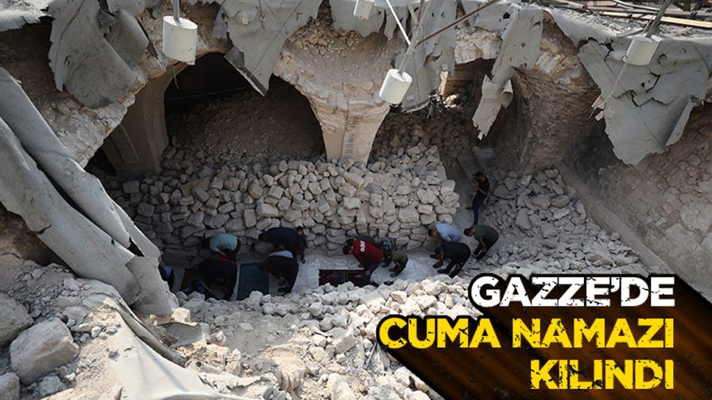 Katil İsrail saldırılarında yıkıma uğrayan Büyük Ömer Camii'nde cuma namazı kılındı