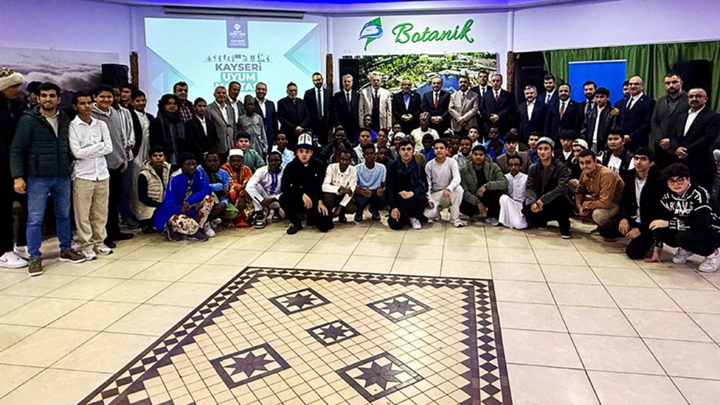 Kayseri'de TDV bursiyer öğrencileri uyum programında buluştu