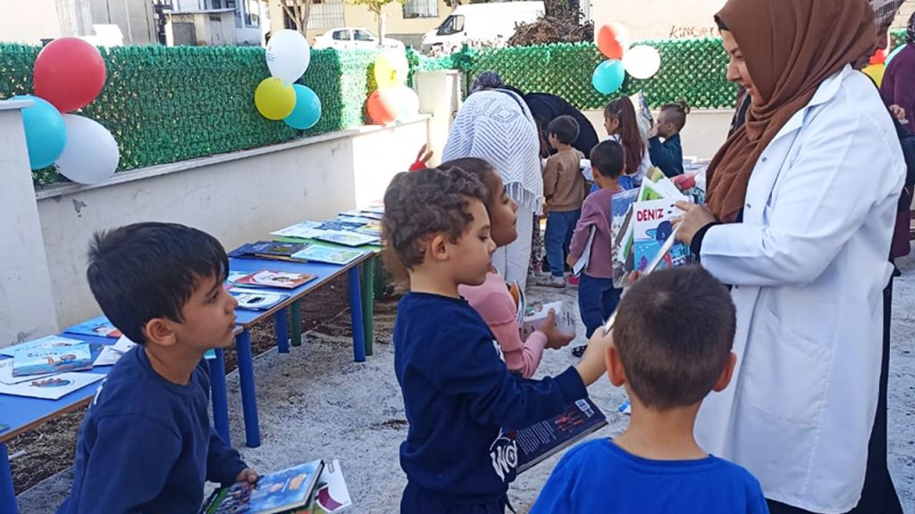 Kilis'te çocuklar için kitap sergisi düzenlendi