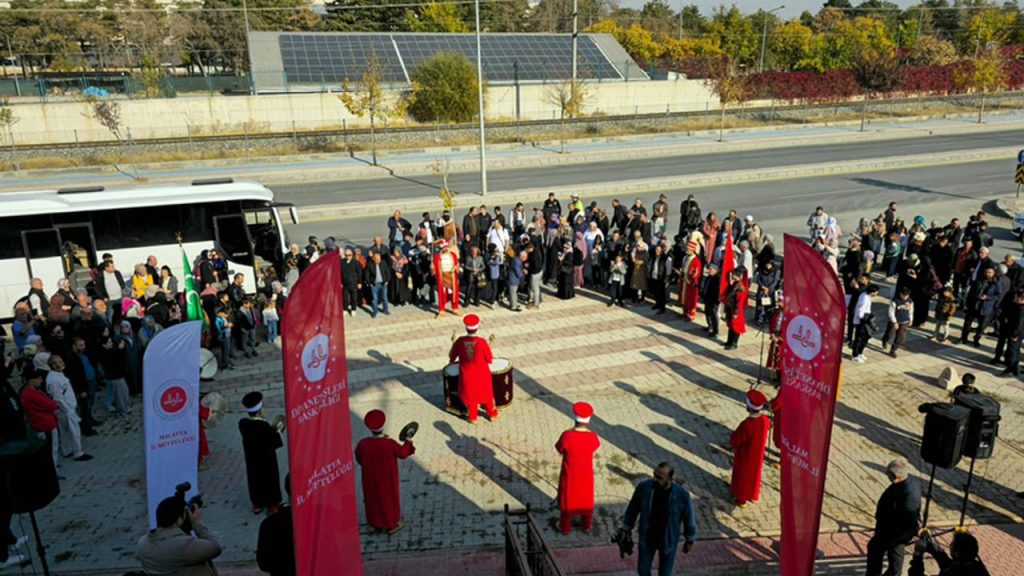 Malatya’dan umre yolcuları dualarla uğurlandı