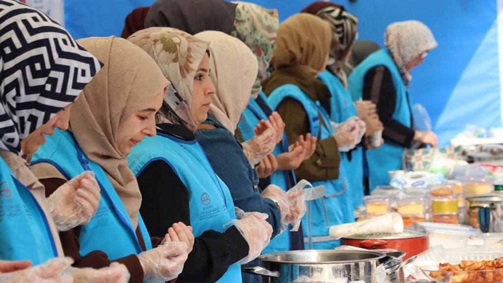 Manisa'da Filistin'e destek için 'Hayır Çarşısı' kuruldu