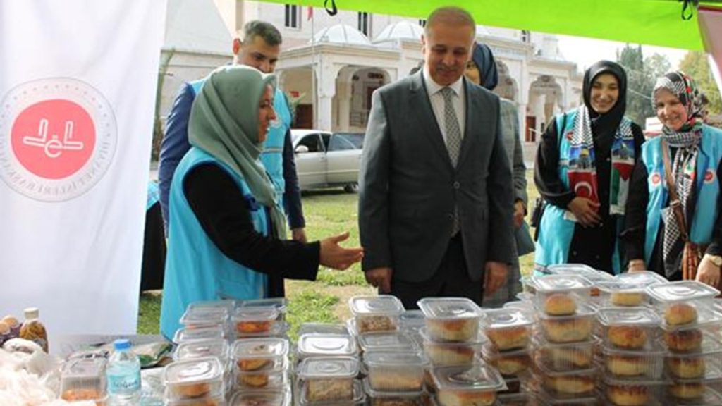 Osmaniye'de Gazze yararına "Hayır Çarşıları" kuruldu