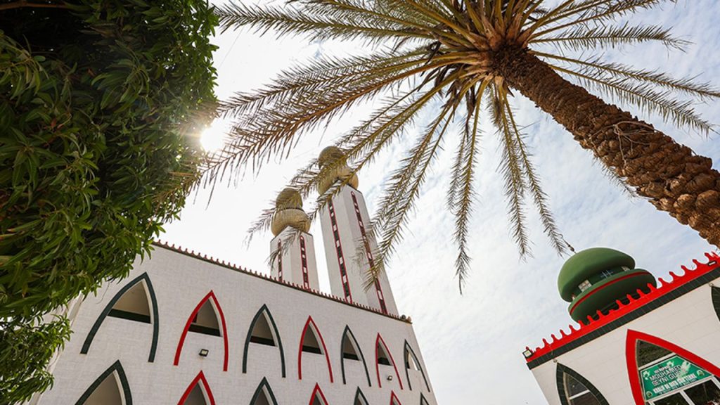 Senegal'de bir din aliminin rüyası üzerine inşa edilen "gökten inen" İlahiyat Camisi