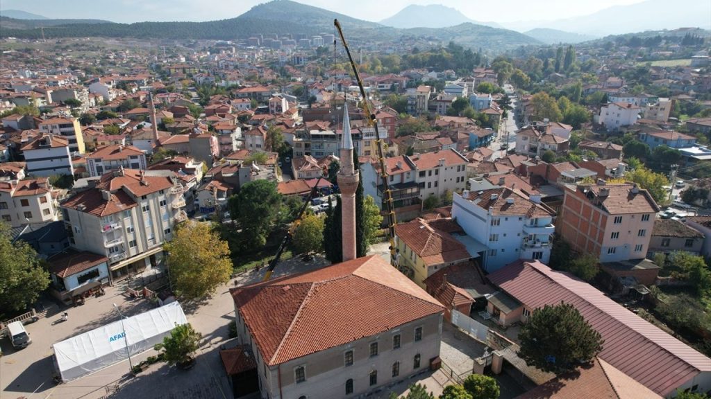 Sındırgı'da depremde zarar gören tarihi camilerde restorasyon çalışmaları başladı