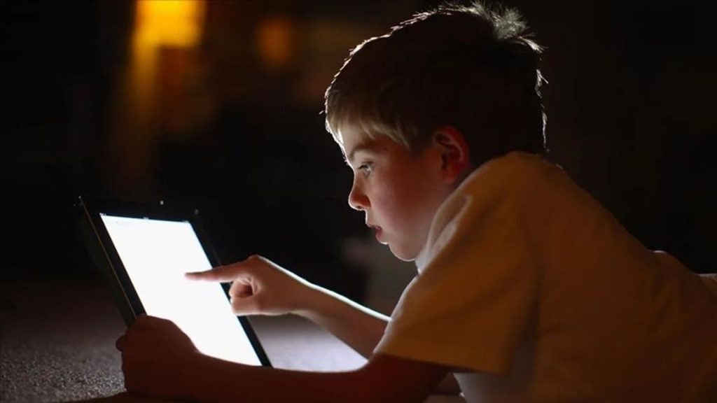 Sivil toplum kuruluşları çocuklar için sosyal medya düzenlemesini savunuyor