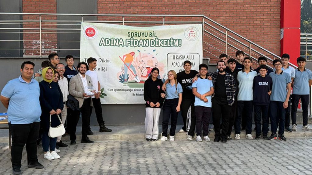 Kuşadası'nda "Soruyu Bil Adına Fidan Dikelim" projesi