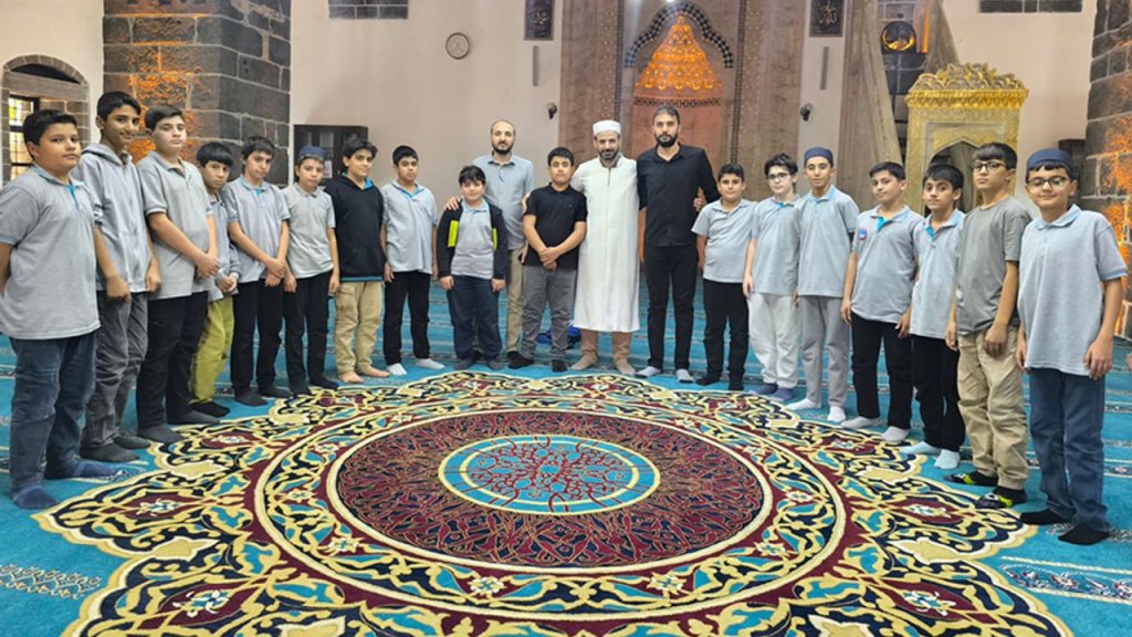 Sur'da öğrencilere camilerde değerler eğitimi