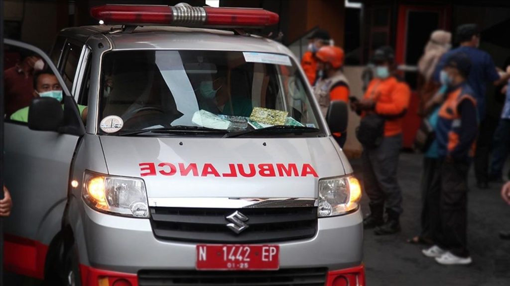 Endonezya'da okul kampüsündeki camide meydana gelen patlamalarda 54 kişi yaralandı