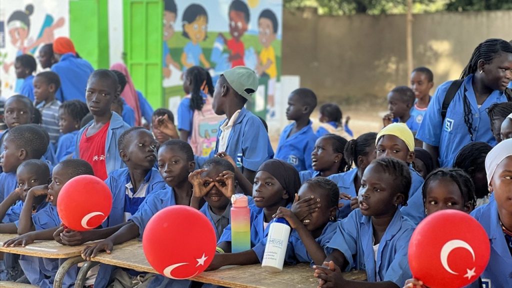Türkiye Diyanet Vakfından Senegal'de öğrencilere eğitim desteği