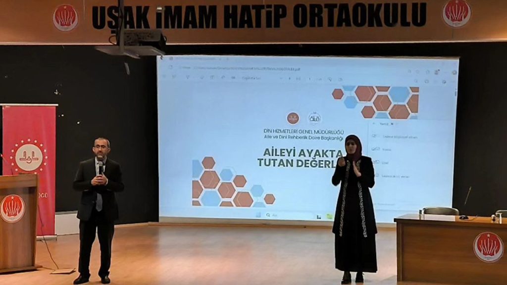 Uşak'ta "Engelsiz Aile Okulu" semineri düzenlendi