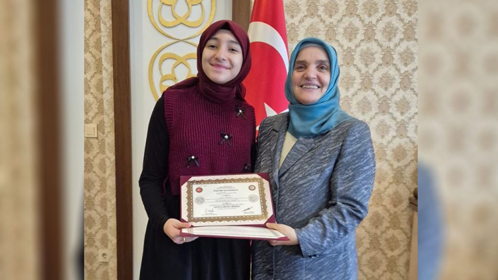 Örgün Eğitimle Birlikte 8 Ayda hafız oldu