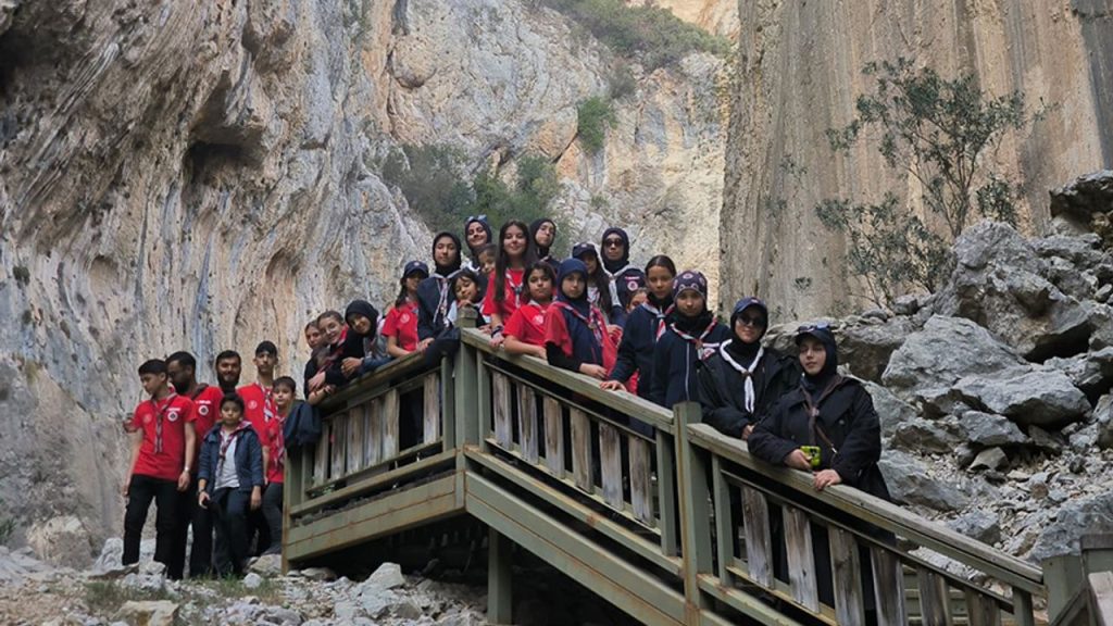 Adana'da gençler izcilik kampında buluştu