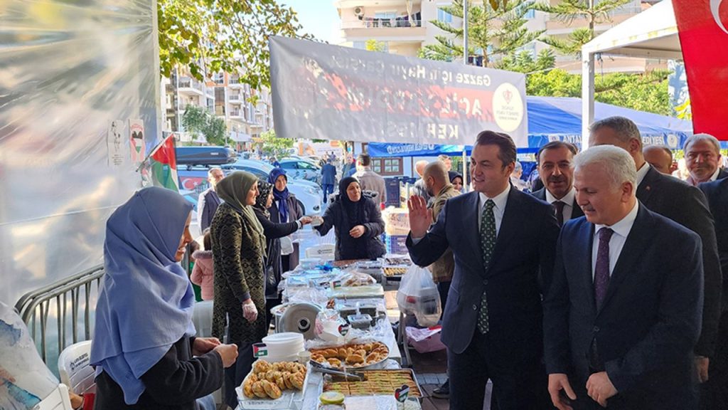 Alanya'da Gazze yararına kermes açıldı