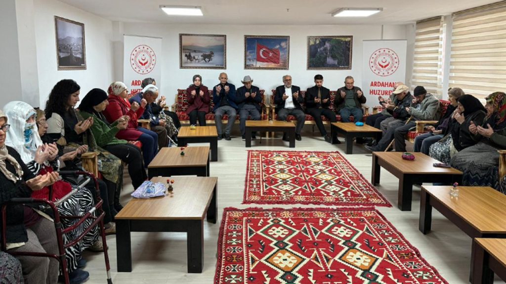 Ardahan'da huzurevi sakinleri Regaip Gecesini dualarla karşıladı