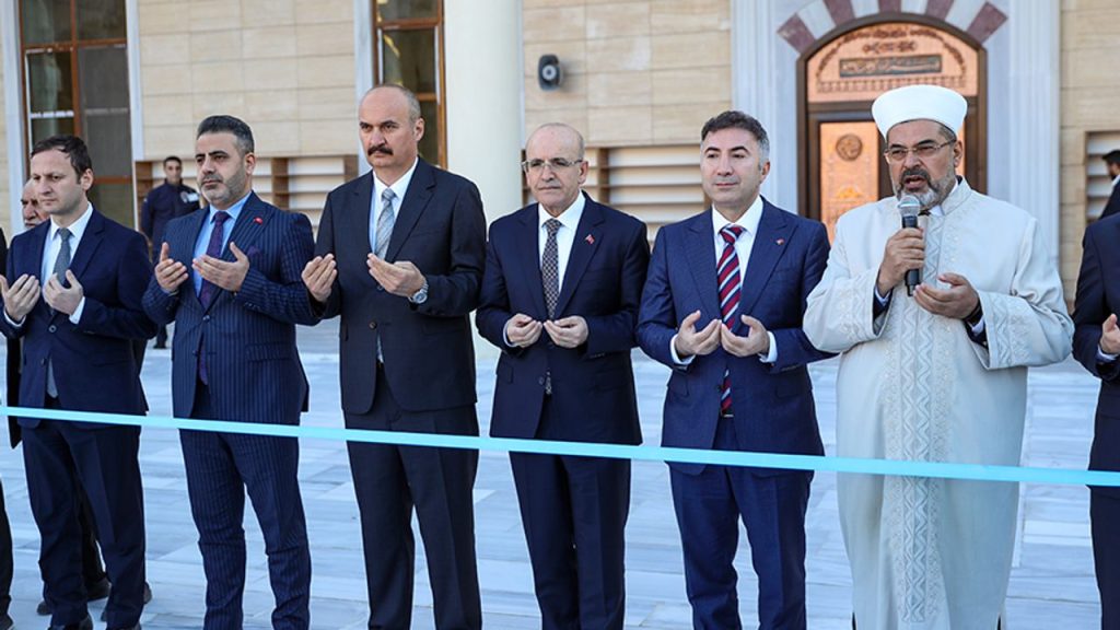 Batman Üniversitesi Camii dualarla açıldı