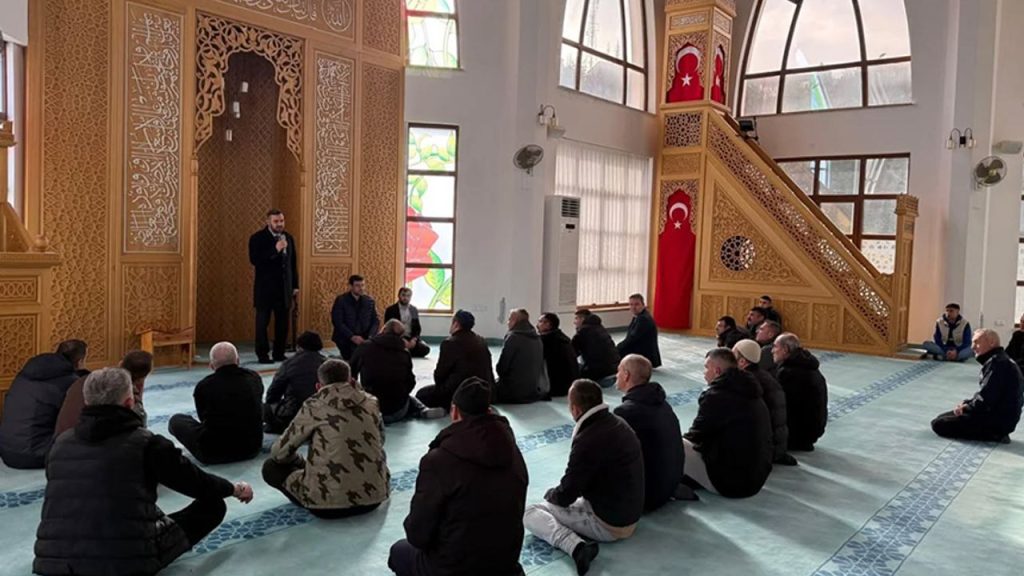 Bozüyük'te hükümlüler camileri ziyaret etti