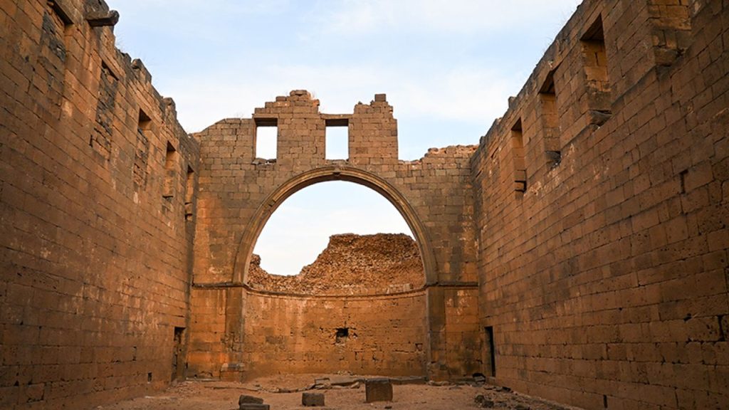Busra Antik Kenti, İslam dönemlerine ait izler taşıyor