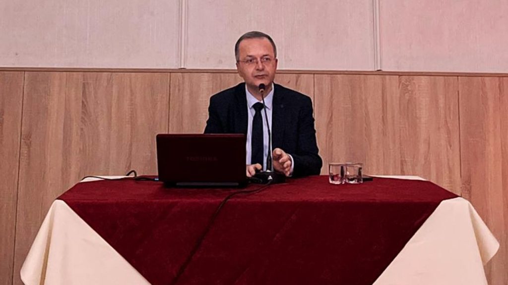Prof. Dr. Çapçıoğlu: İnsanın pusulası insanın kendi değerlerinde
