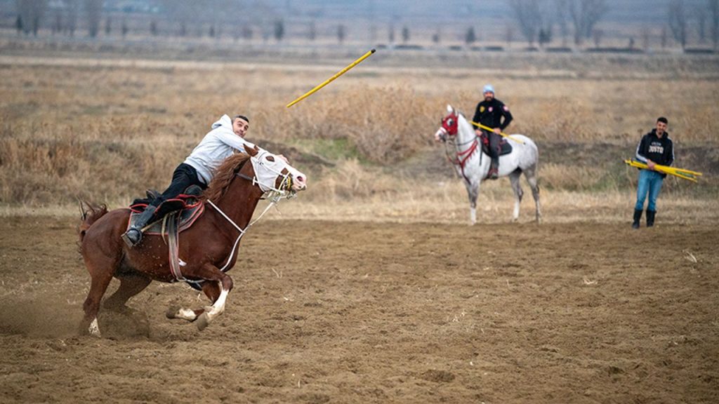 Erzurum'da cirit geleneği kuşaktan kuşağa yaşatılıyor