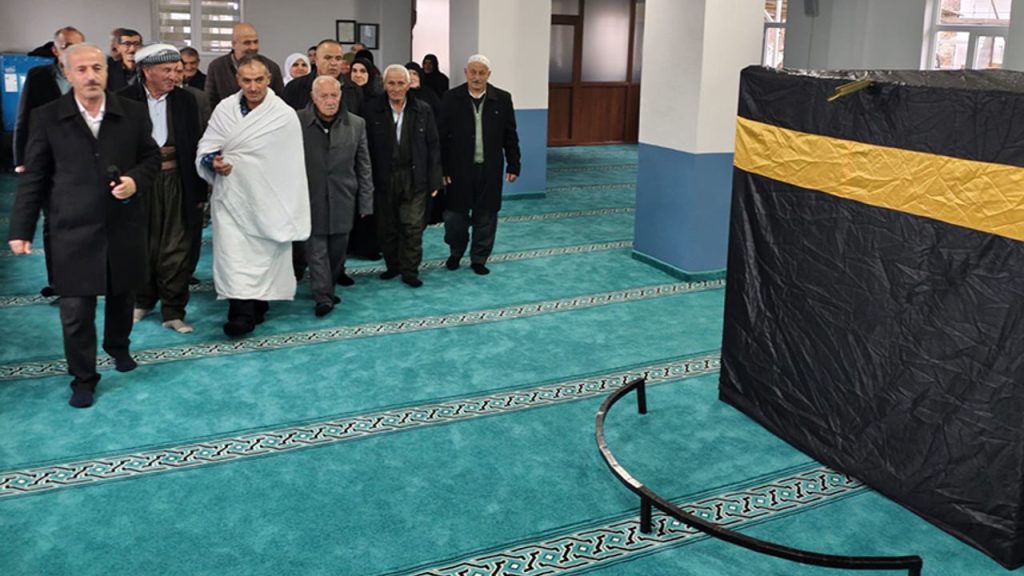 Çukurca'da ilk kez umre semineri düzelendi