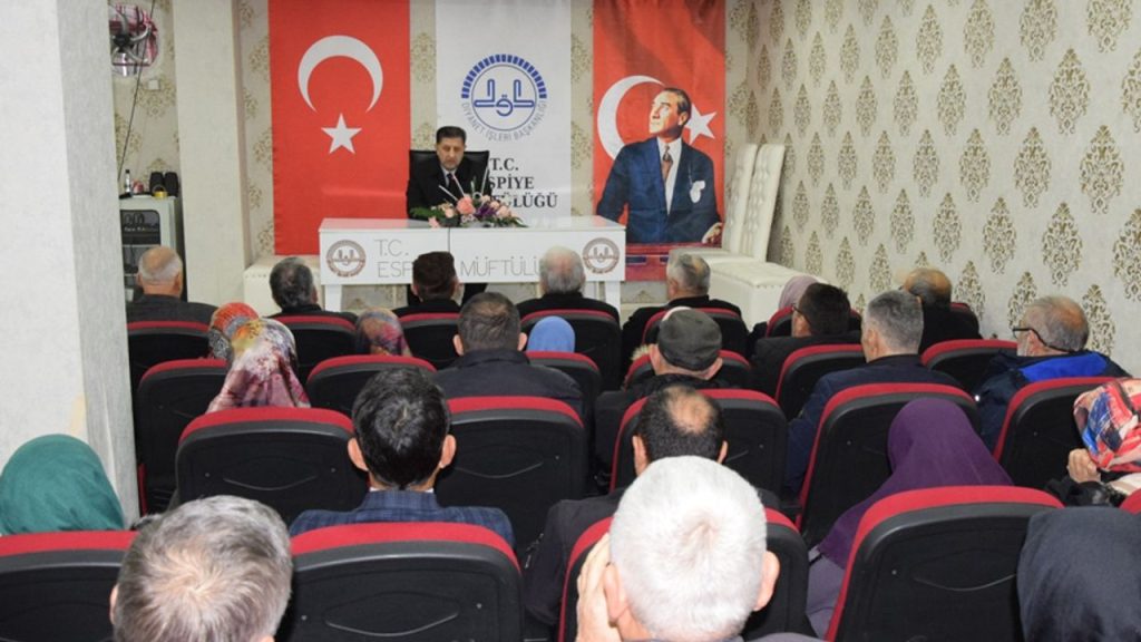 Espiye’de  umrecilere seminer düzenlendi